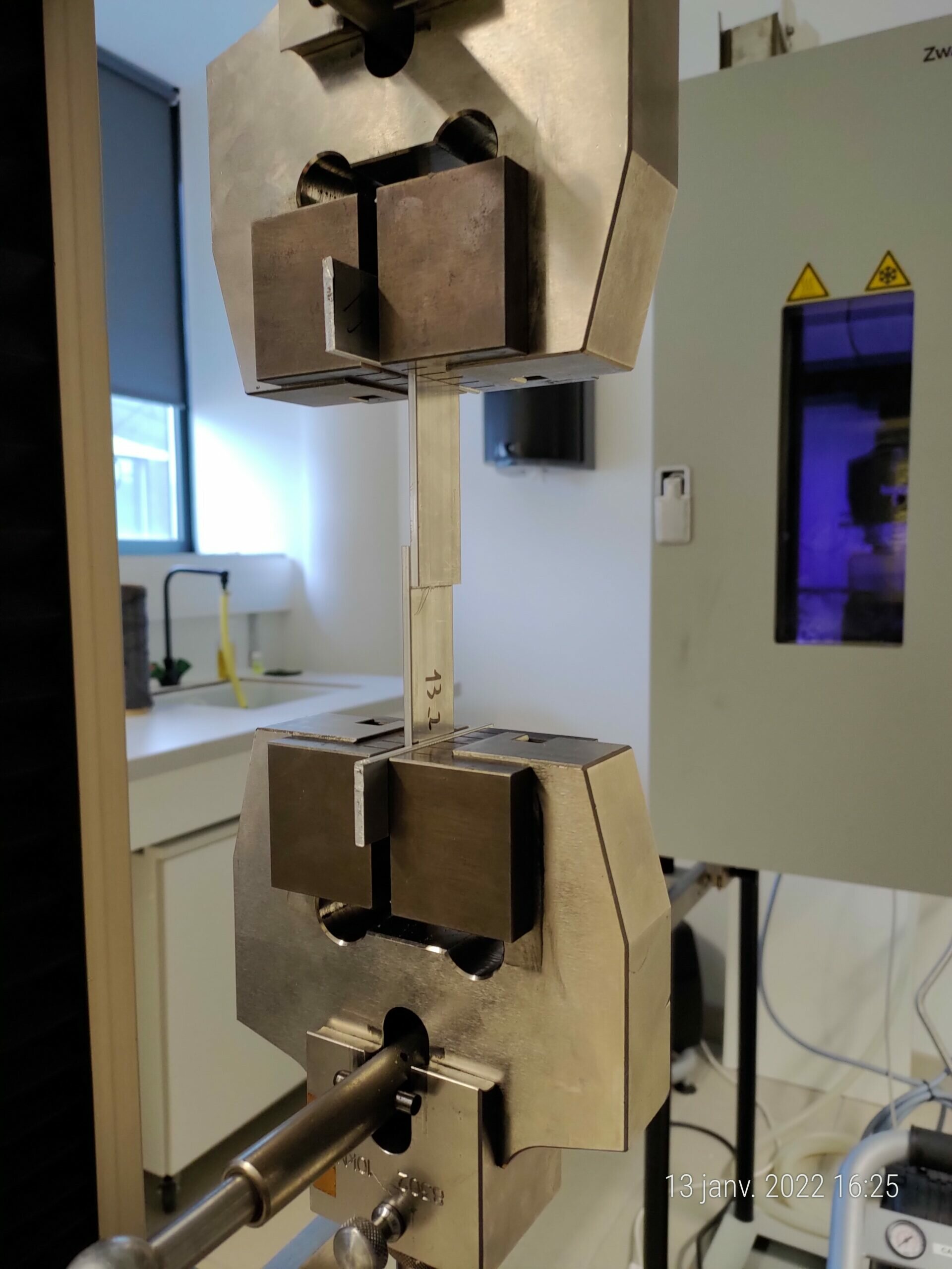 Single lap shear testing on aluminium substrate